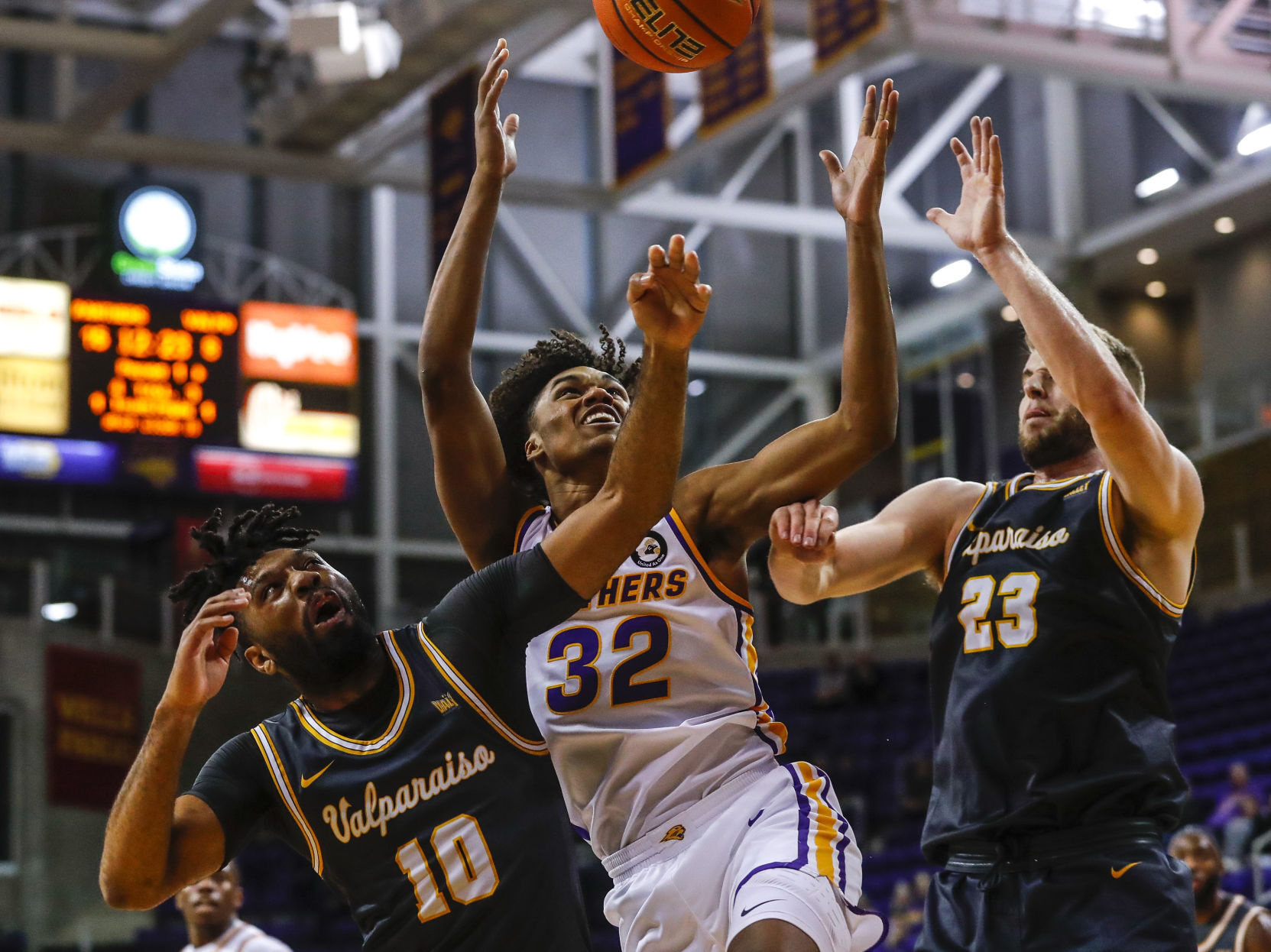 MBBall UNI vs. Valparaiso 9
